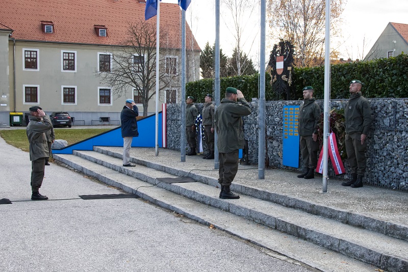 25d Kranzniederlegung u Totengedenken AUTINT