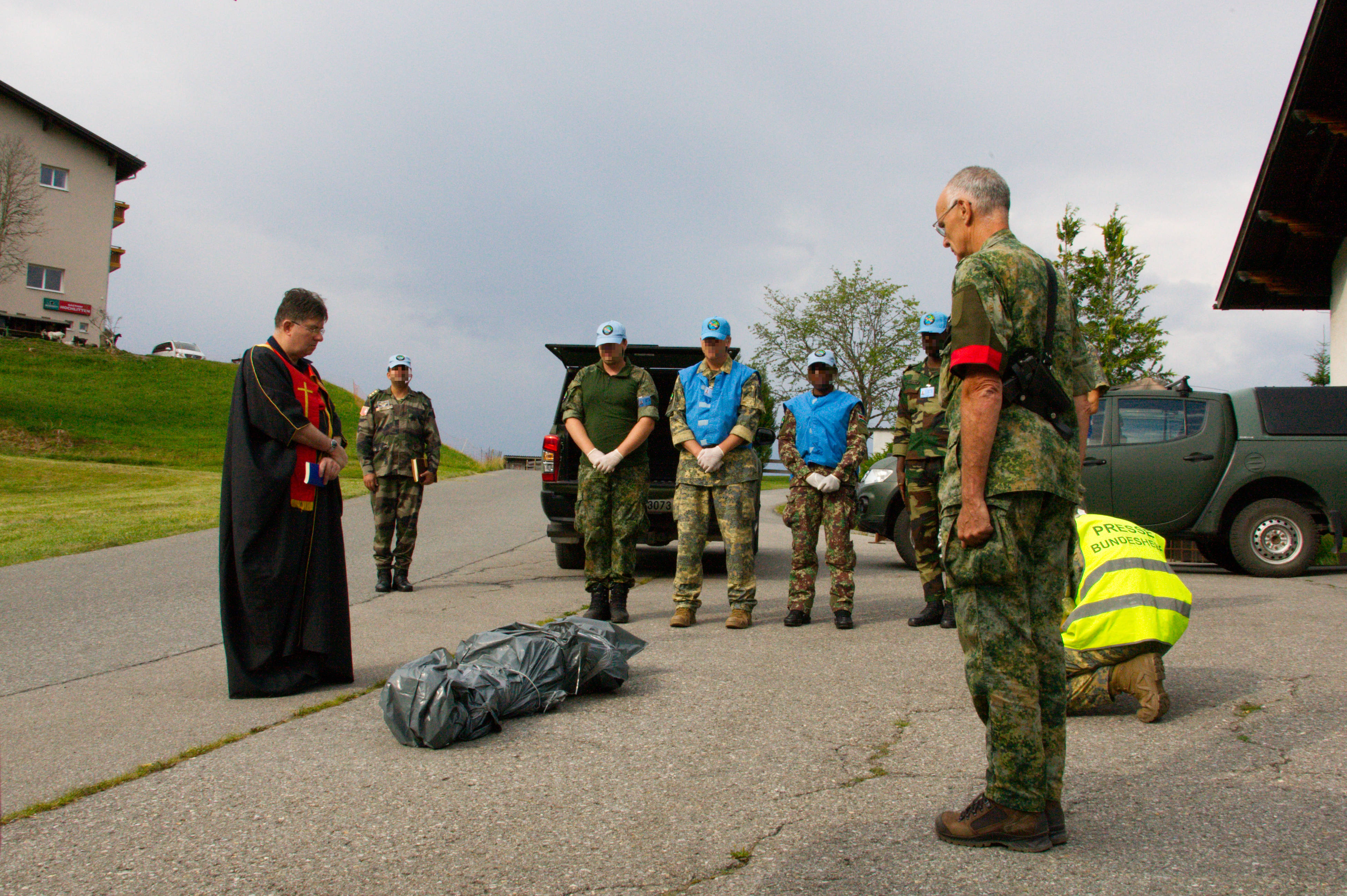 Priest_with_DB_and_TB_KILO